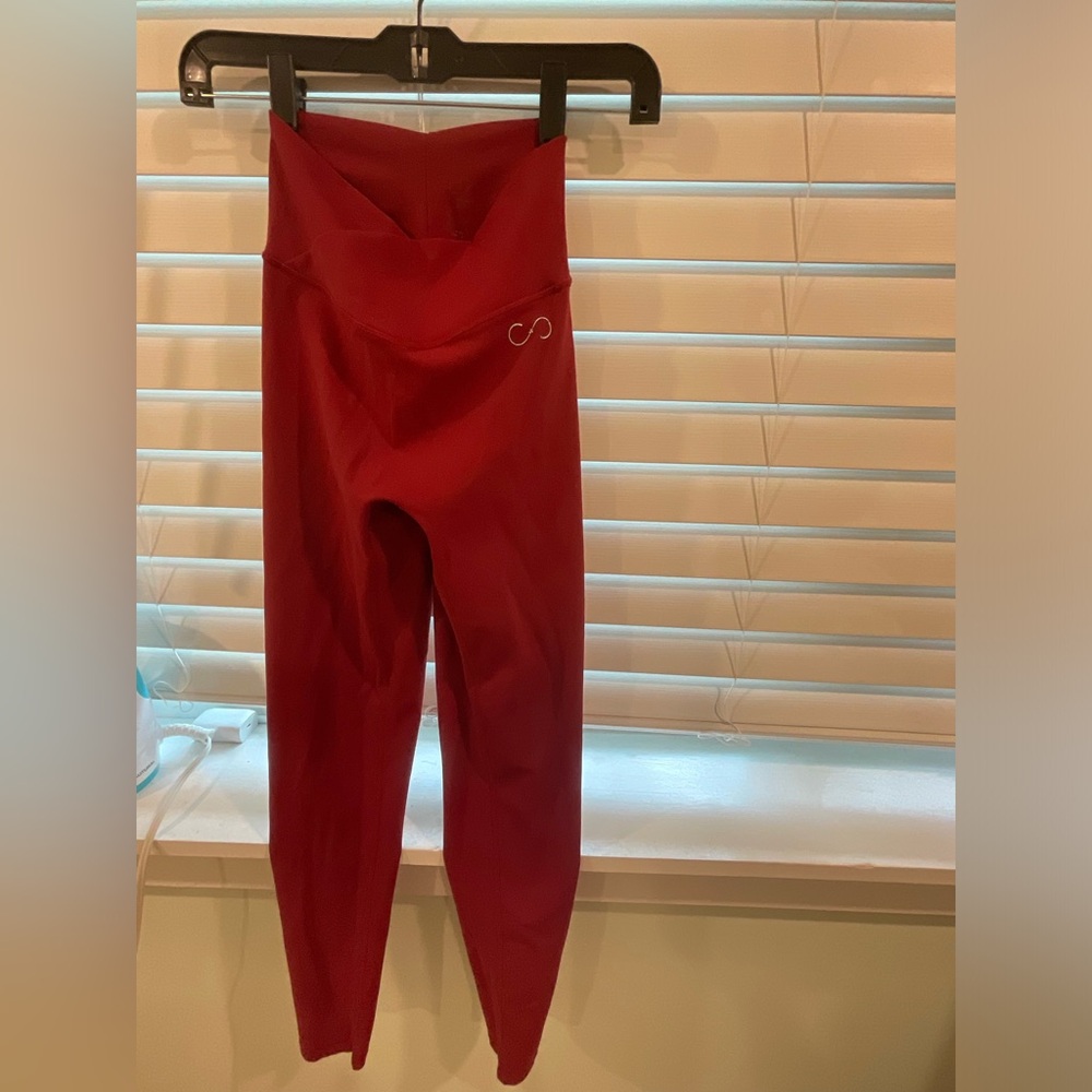 CNC Curves n Combat scrunch butt leggings size small